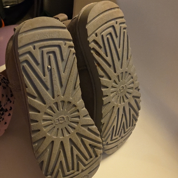 UGG Classic Ultra Mini Gray Fleece-Lined Boots - Picture 5 of 7